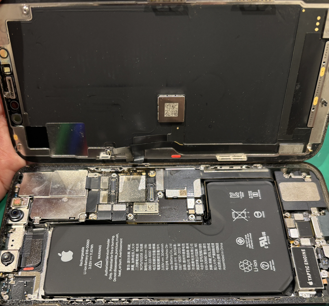 水没したiPhone11Proも対応してます！水濡れで電源入らないiPhoneの修理は【スマホ修理工房 戸塚モディ店】